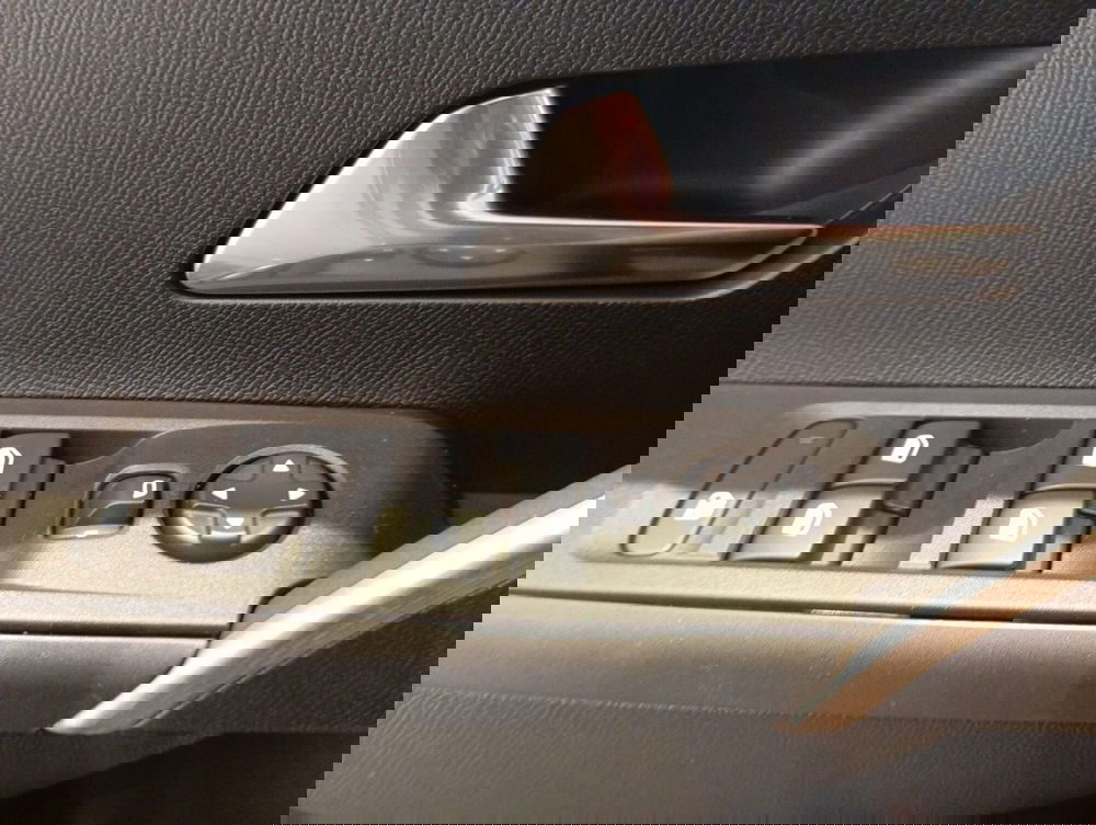 Lancia Ypsilon nuova a Macerata (12)