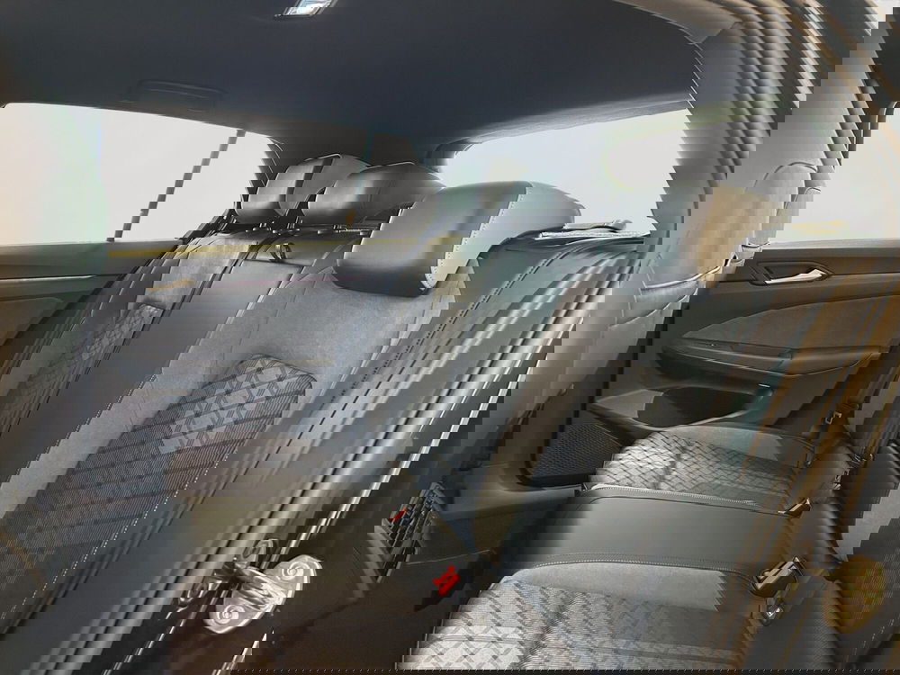 Volkswagen Golf nuova a Padova (8)