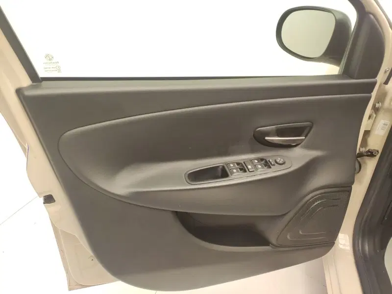 Lancia Ypsilon usata a Avellino (11)