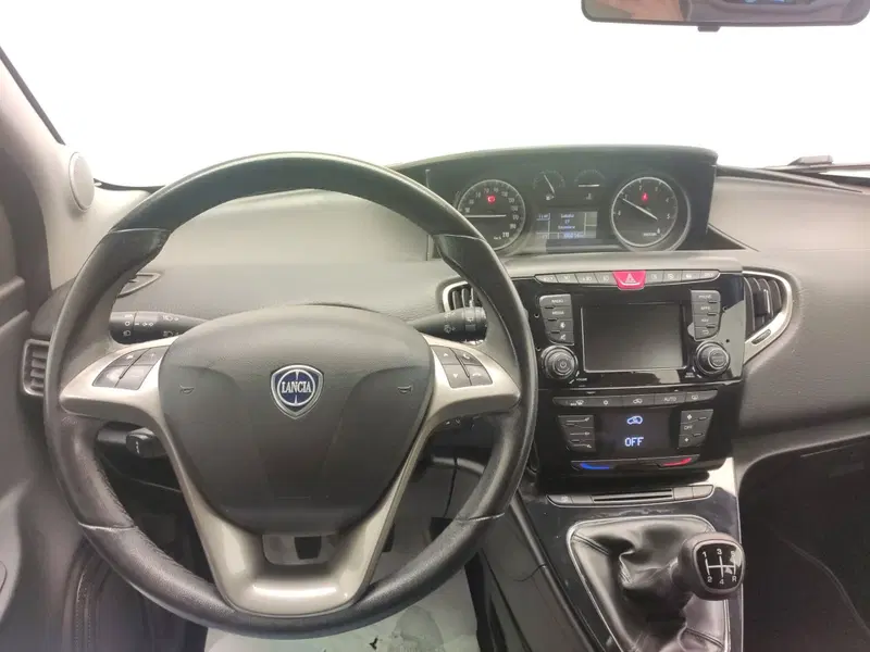 Lancia Ypsilon usata a Avellino (14)