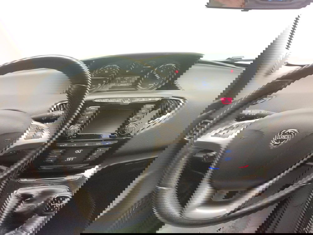 Lancia Ypsilon usata a Avellino (14)