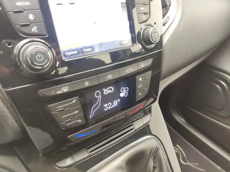 Lancia Ypsilon usata a Avellino (19)