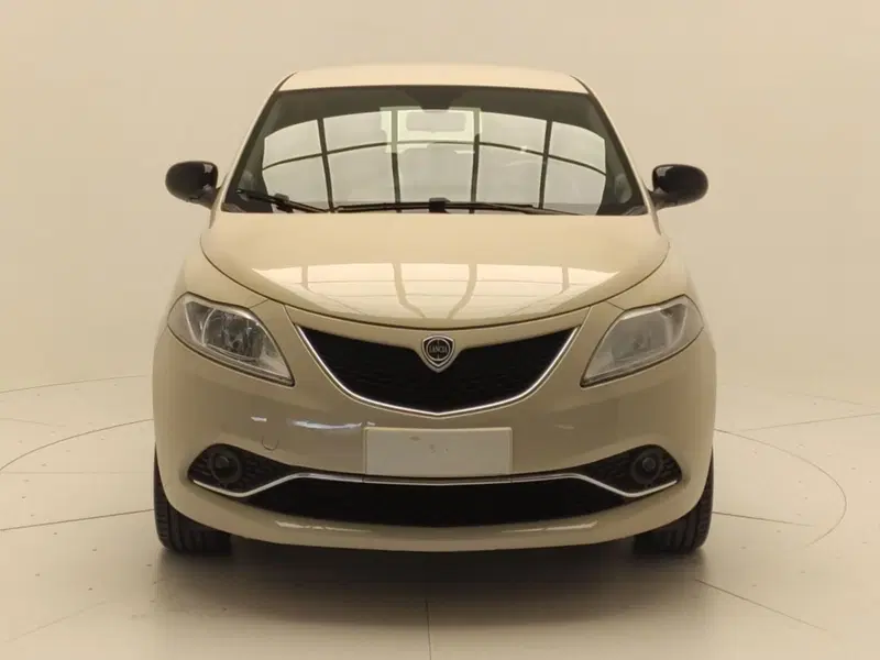 Lancia Ypsilon usata a Avellino (2)
