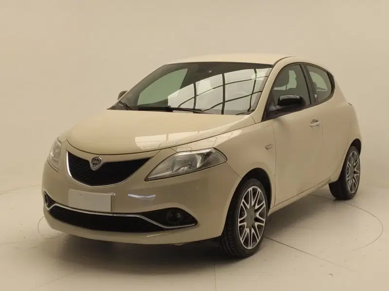 Lancia Ypsilon usata a Avellino (3)