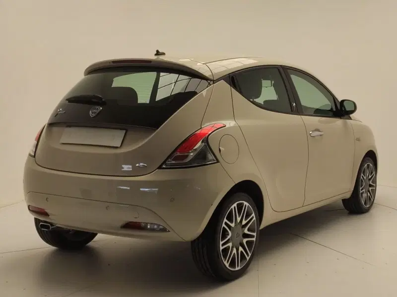 Lancia Ypsilon usata a Avellino (5)