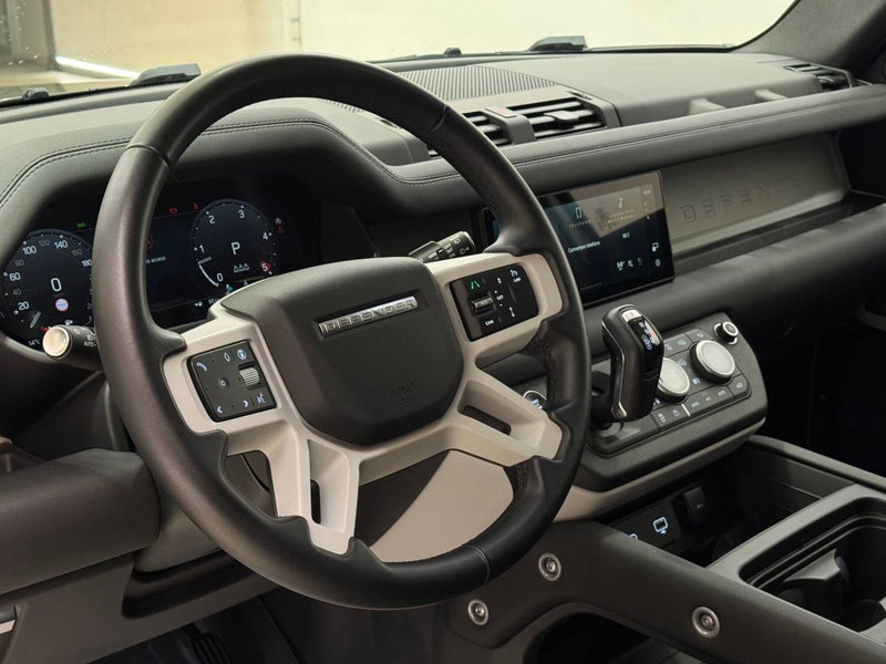 Land Rover Defender usata a Savona (17)