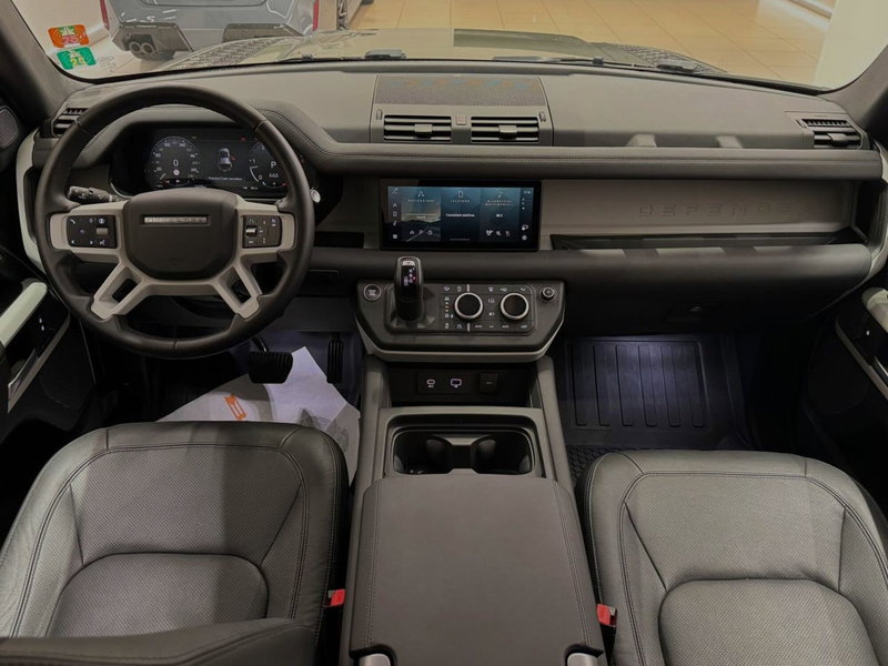 Land Rover Defender usata a Savona (4)