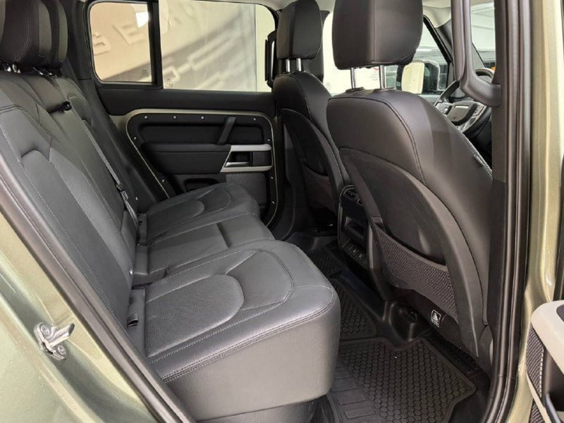 Land Rover Defender usata a Savona (5)