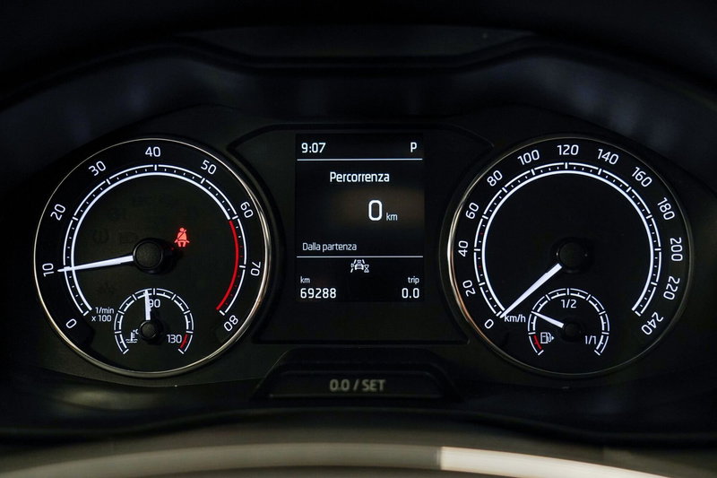 Skoda Kamiq usata a Varese (10)