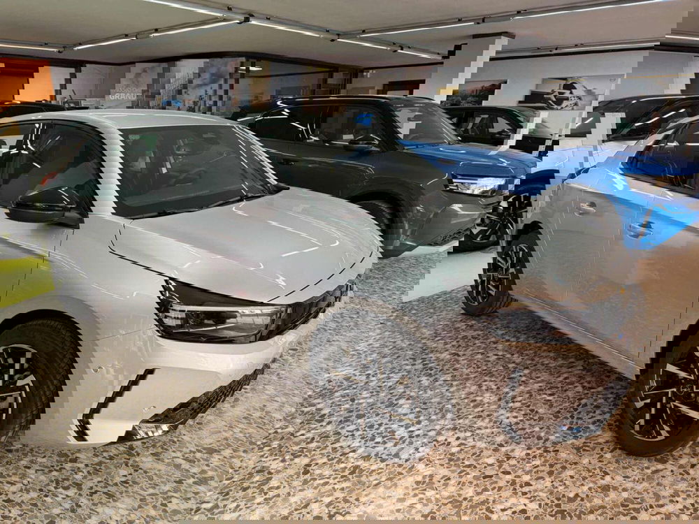 Opel Corsa nuova a Foggia