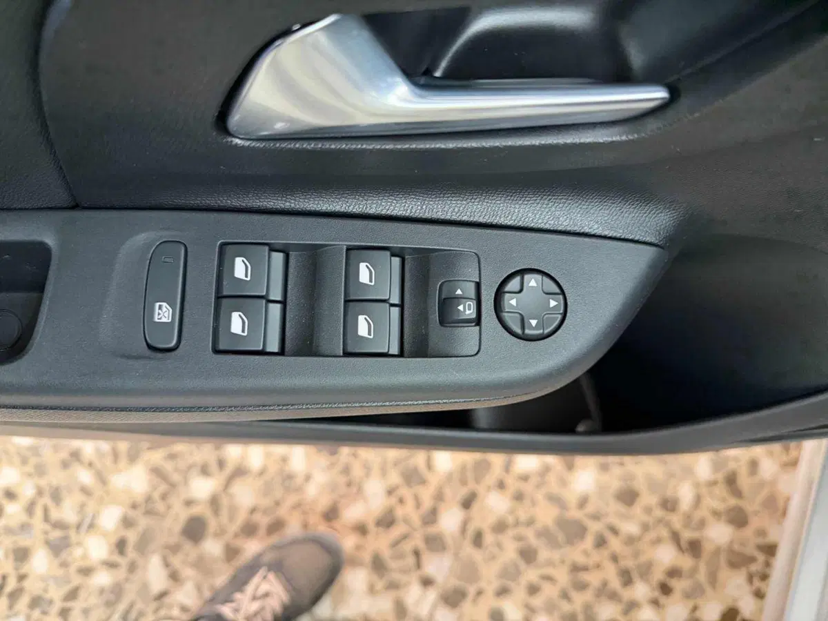 Opel Corsa nuova a Foggia (12)