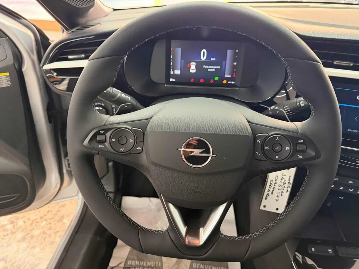 Opel Corsa nuova a Foggia (17)