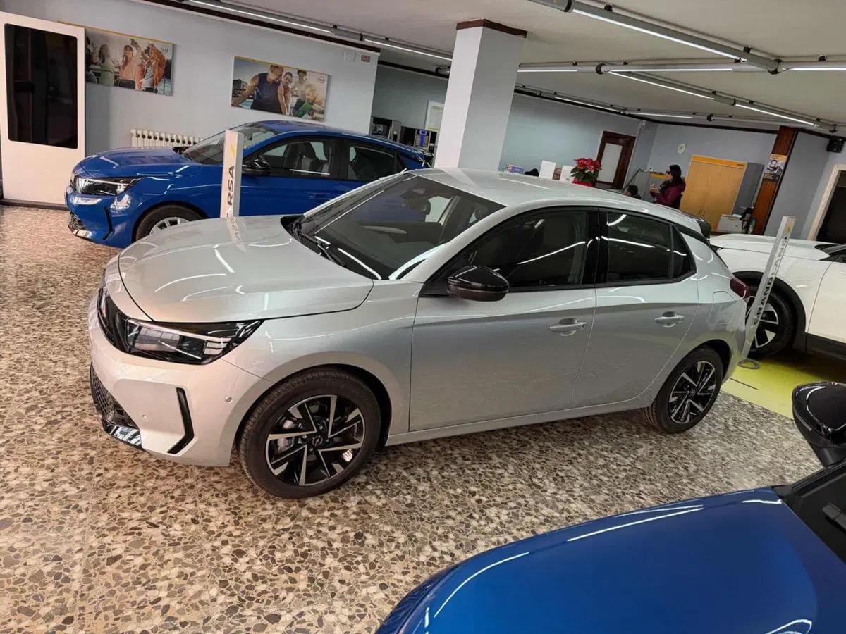 Opel Corsa nuova a Foggia (2)