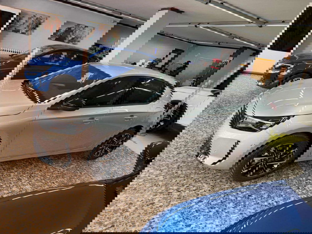 Opel Corsa nuova a Foggia (2)