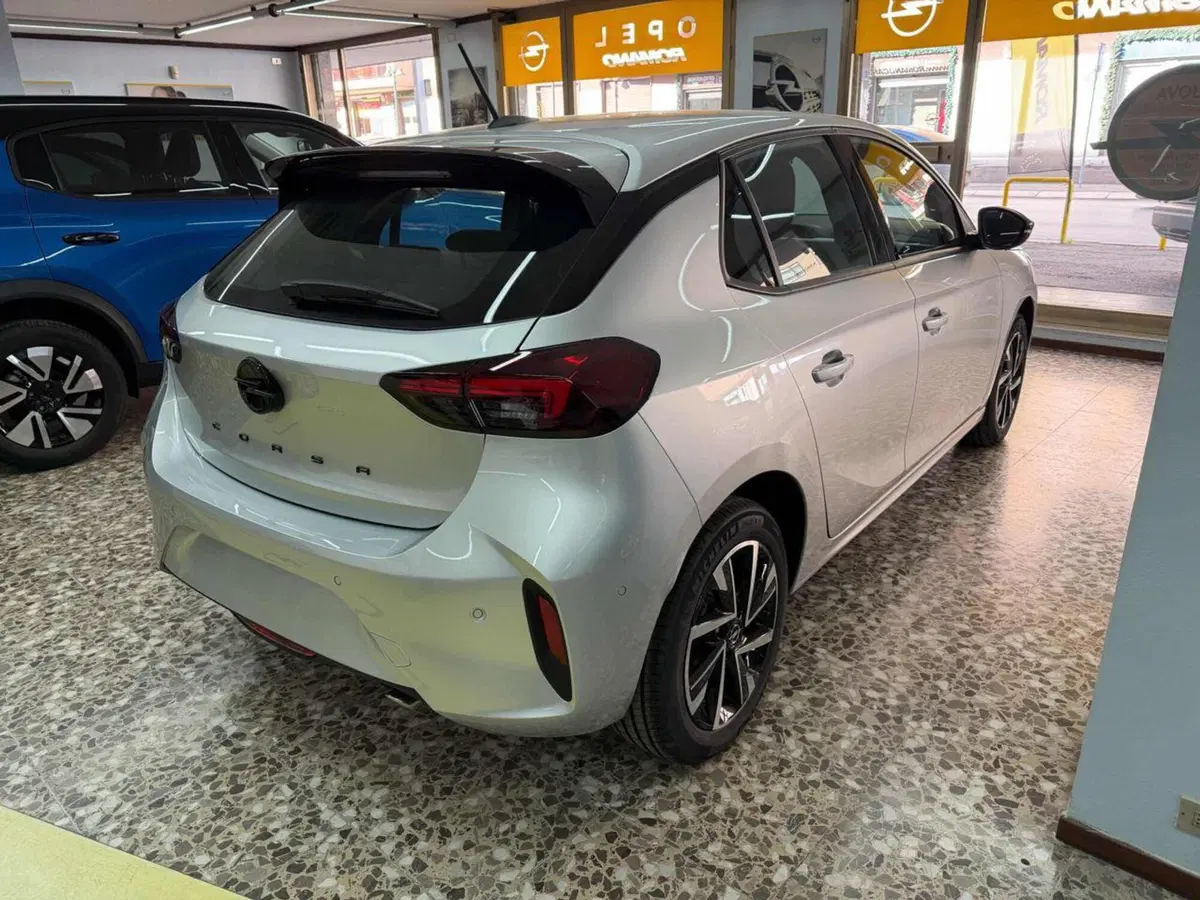 Opel Corsa nuova a Foggia (4)