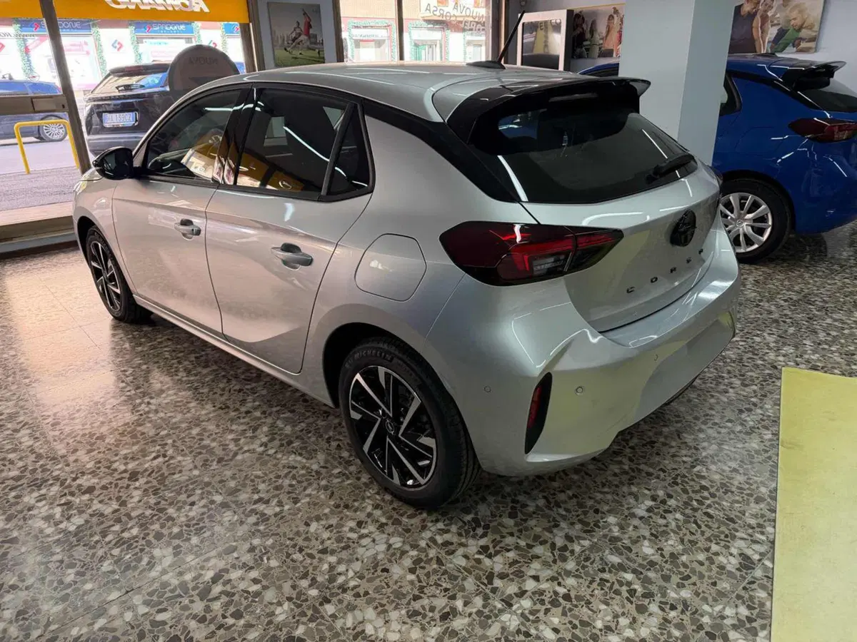 Opel Corsa nuova a Foggia (6)