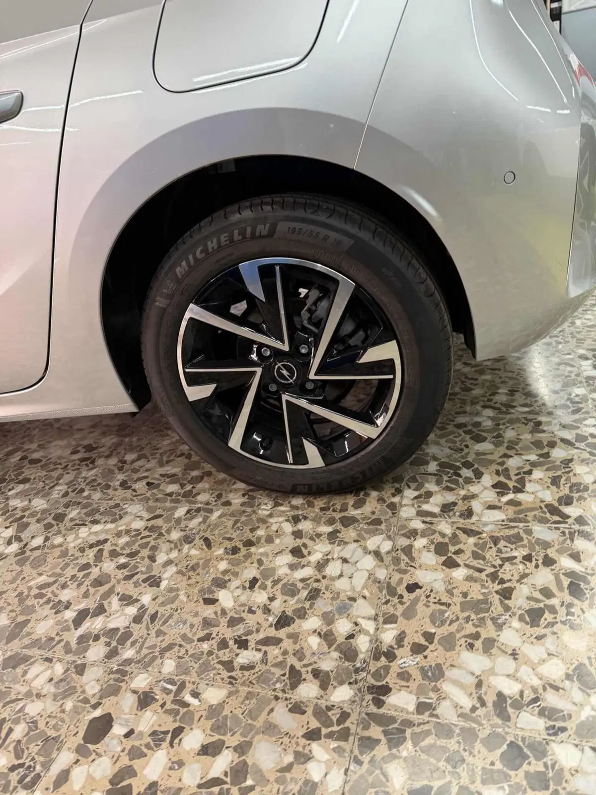 Opel Corsa nuova a Foggia (8)