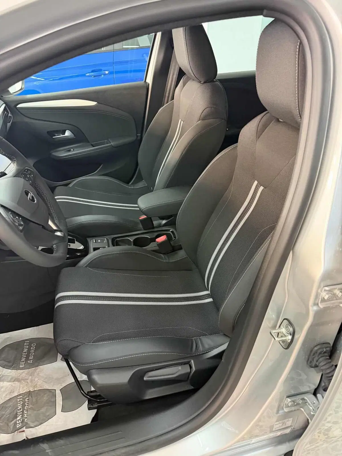 Opel Corsa nuova a Foggia (9)