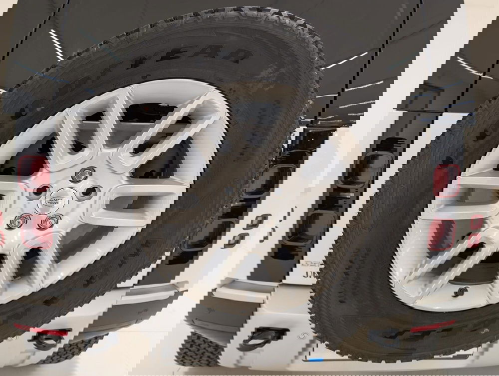 Land Rover Defender usata a Cuneo (9)