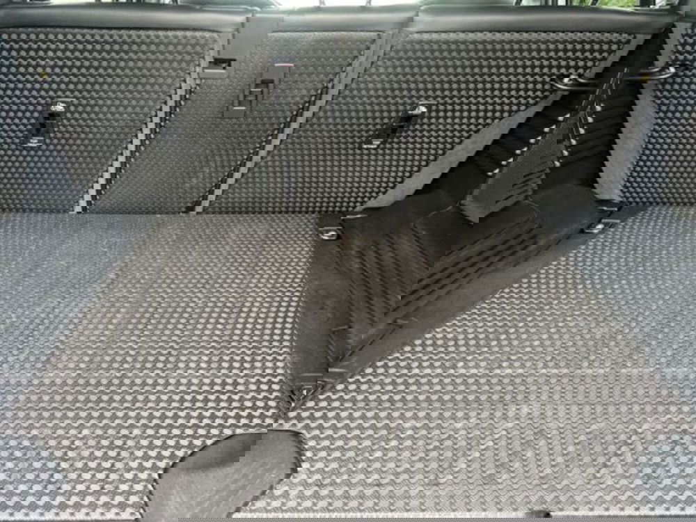 Land Rover Defender usata a Lecce (16)