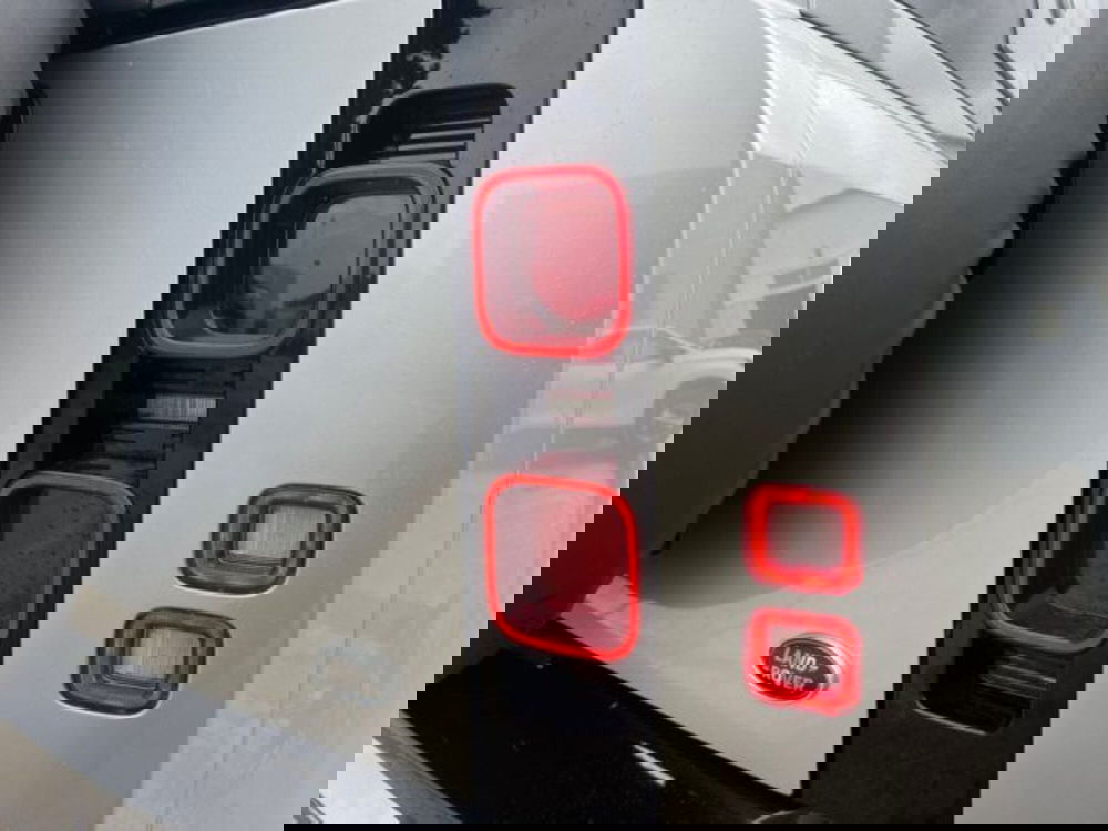 Land Rover Defender usata a Lecce (9)