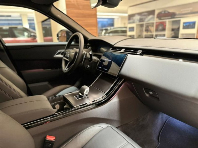 Land Rover Range Rover Velar nuova a Modena (7)