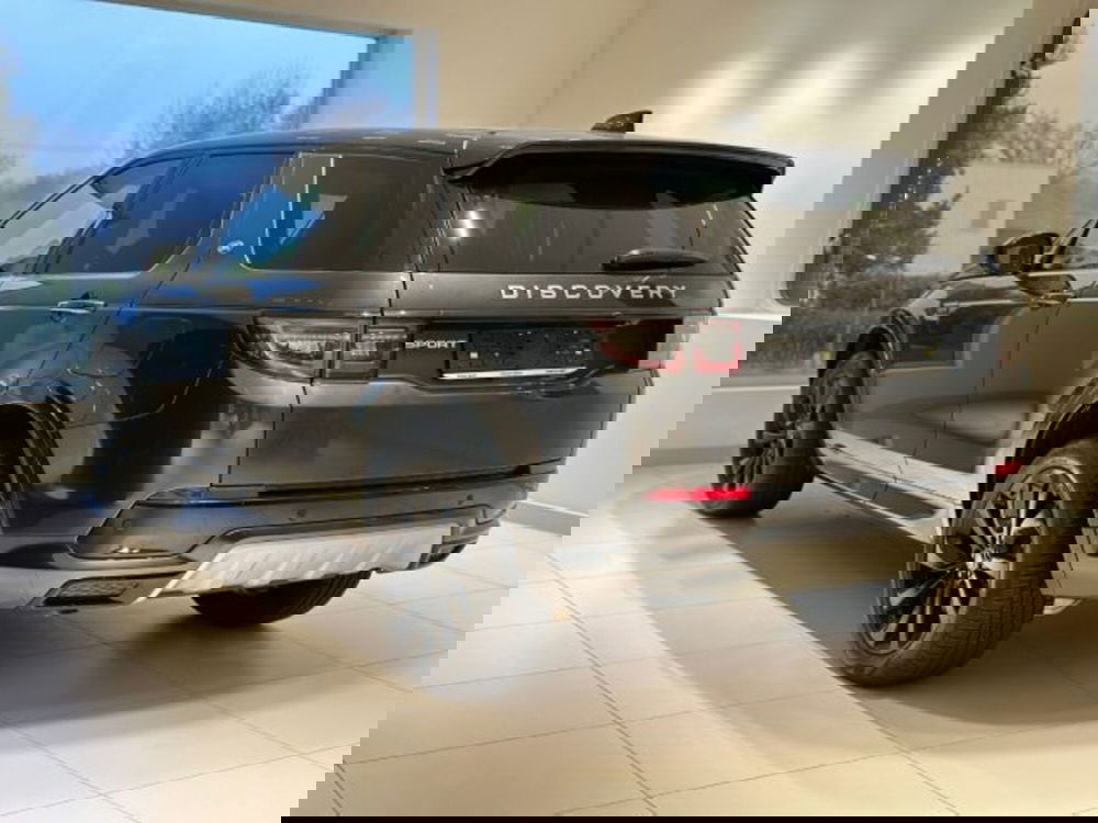 Land Rover Discovery Sport nuova a Modena (3)