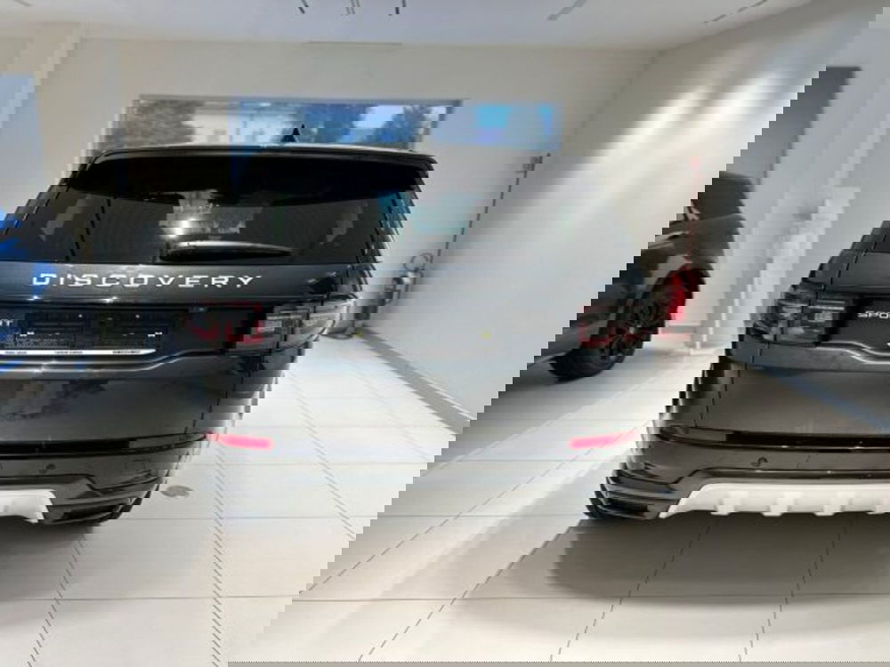 Land Rover Discovery Sport nuova a Modena (5)
