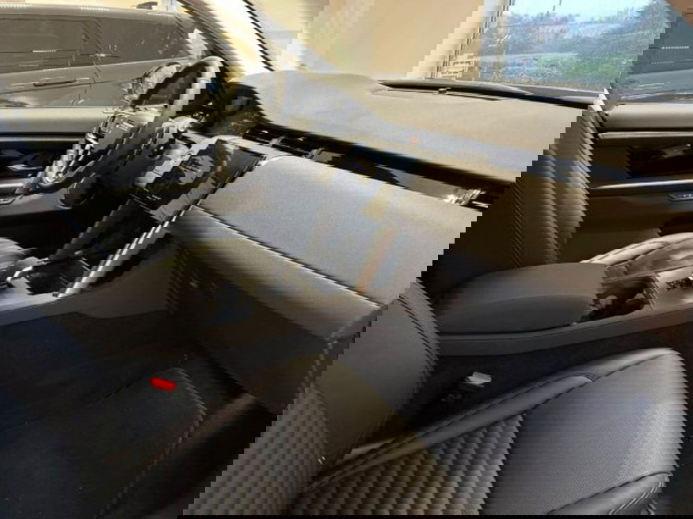 Land Rover Discovery Sport nuova a Modena (7)