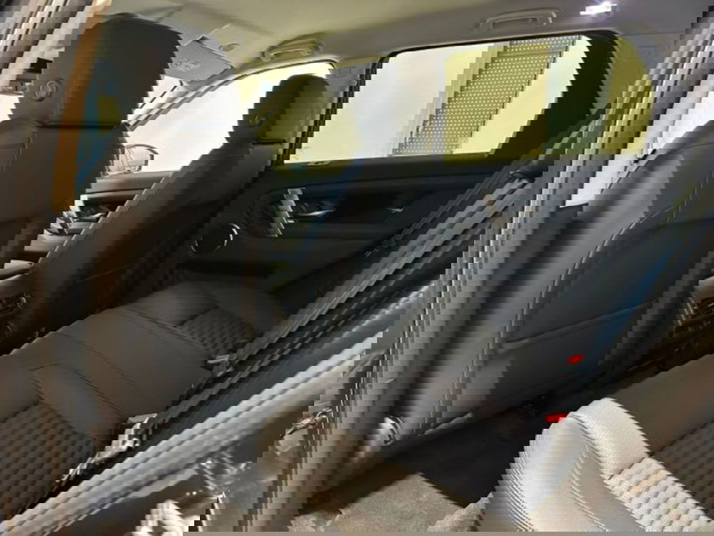 Land Rover Discovery Sport nuova a Modena (9)