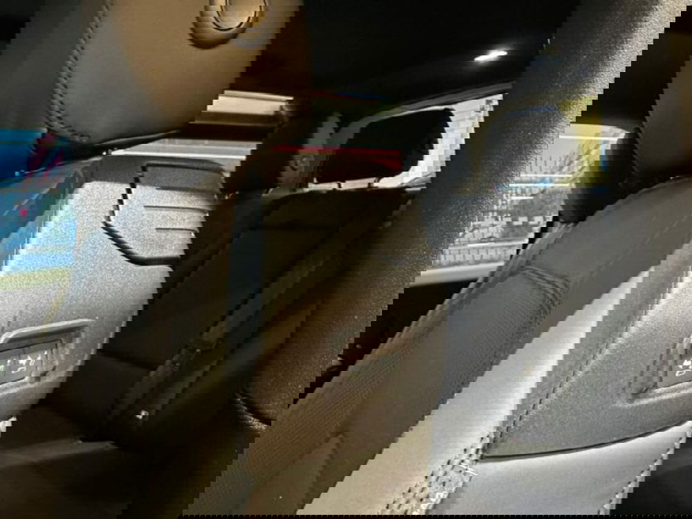 Land Rover Defender nuova a Modena (10)