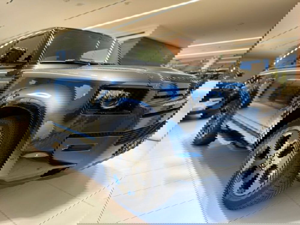 Land Rover Defender nuova a Modena (2)