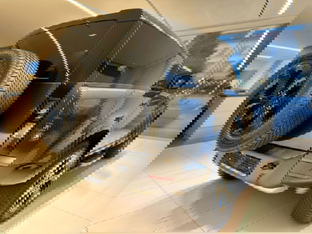 Land Rover Defender nuova a Modena (3)