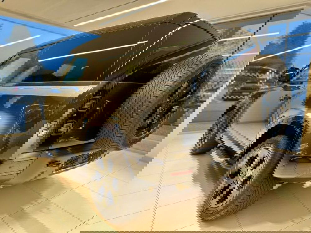 Land Rover Defender nuova a Modena (4)