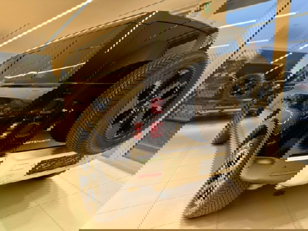 Land Rover Defender nuova a Modena (4)