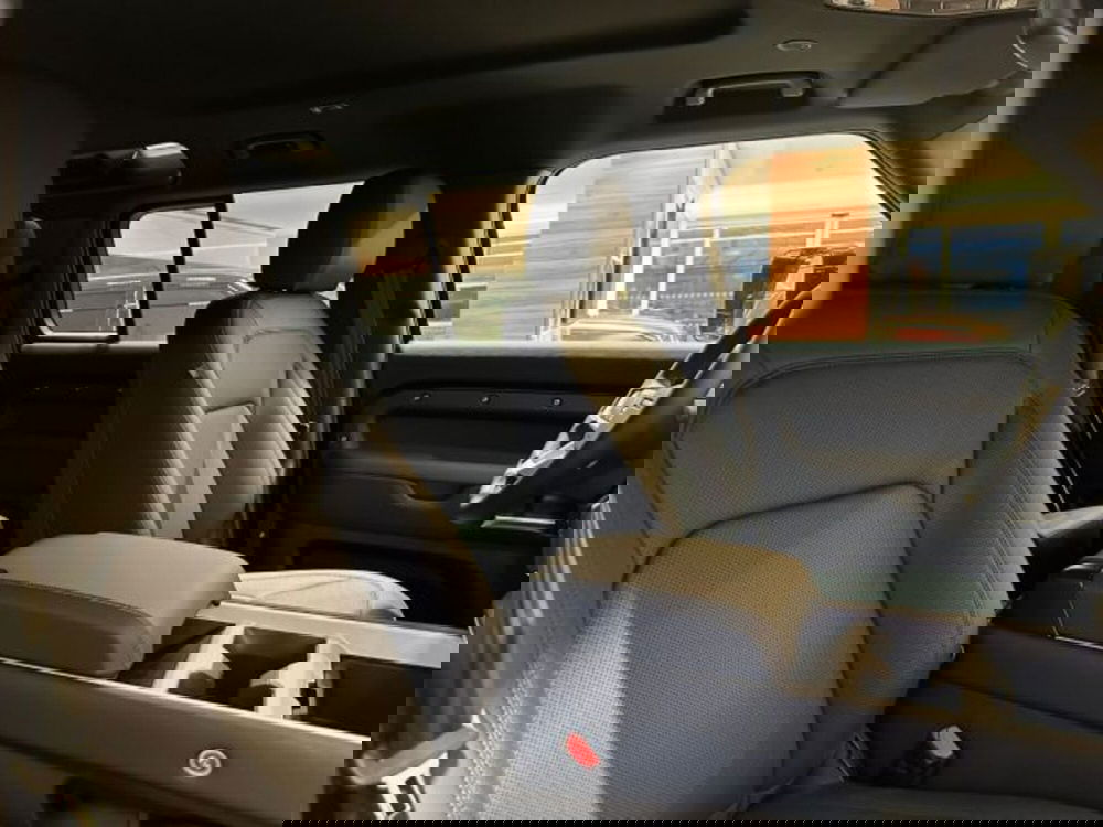 Land Rover Defender nuova a Modena (8)