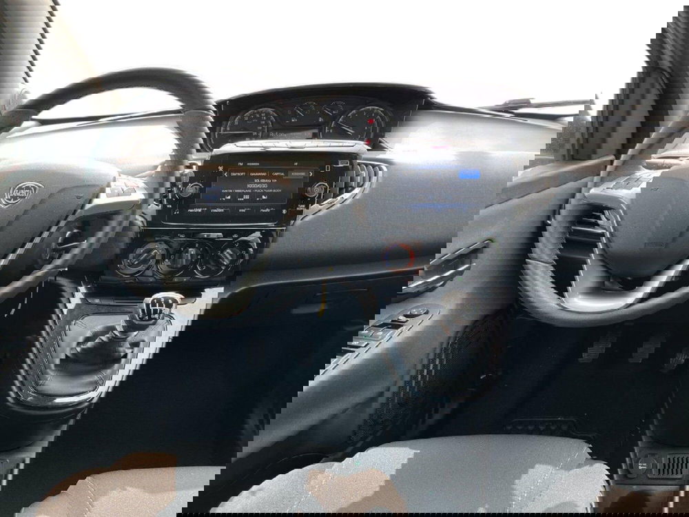 Lancia Ypsilon usata a Torino (10)