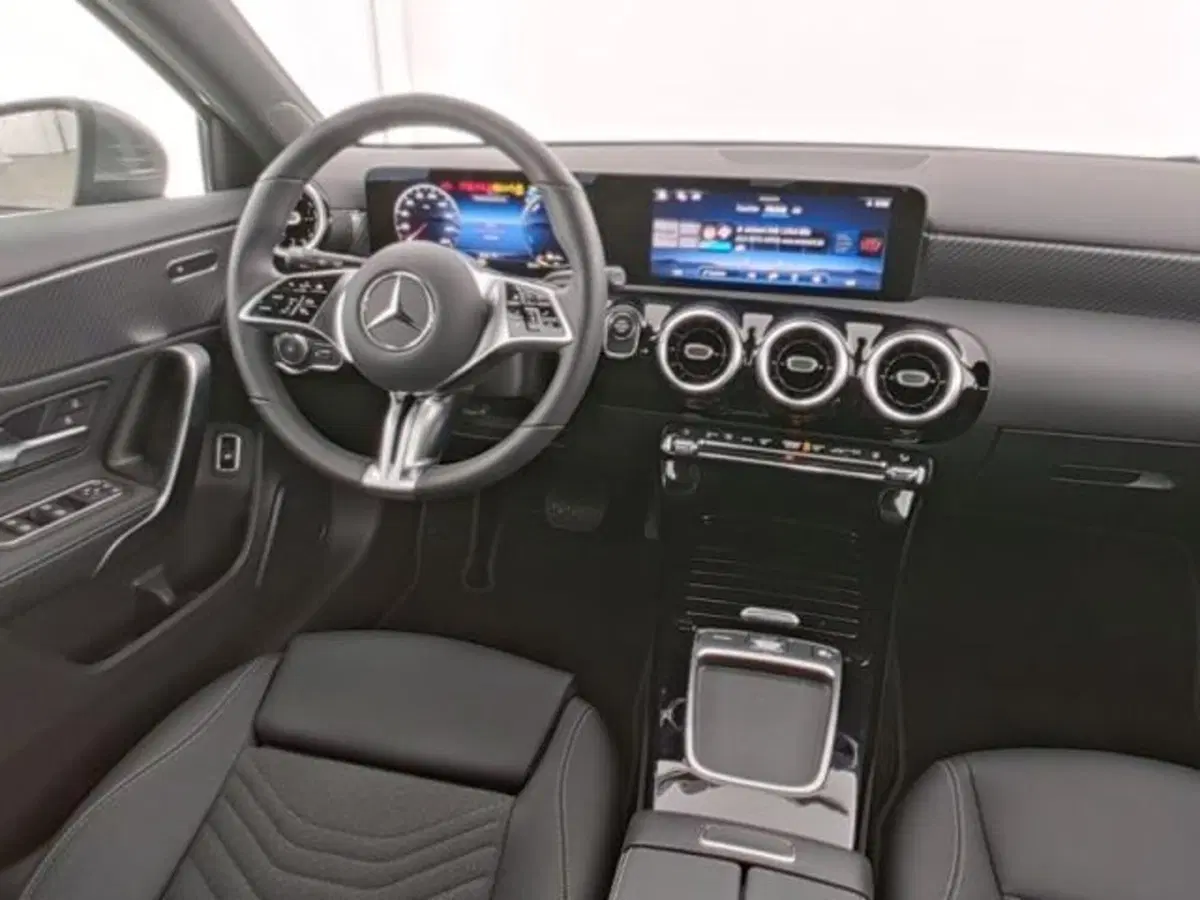 Mercedes-Benz Classe A usata a Milano (9)