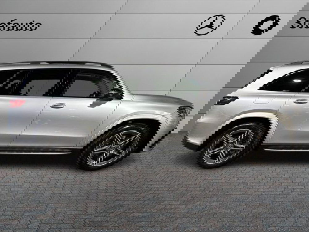 Mercedes-Benz GLS SUV nuova a Bologna (2)