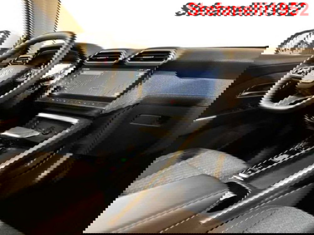 Mg ZS EV nuova a Bologna (15)