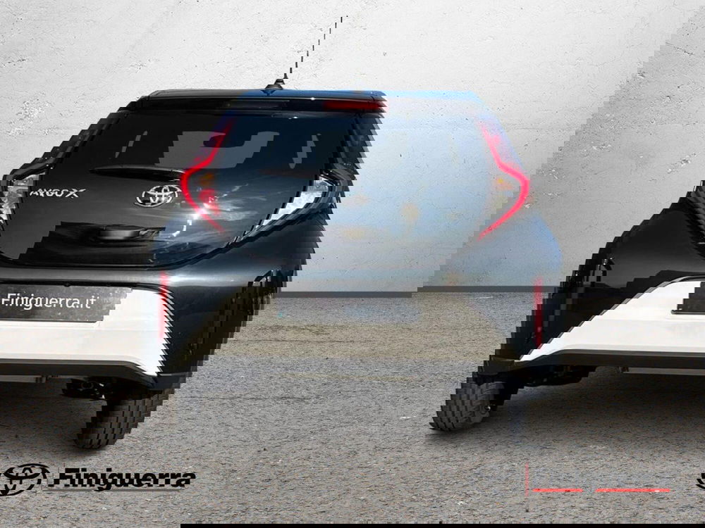 Toyota Aygo X nuova a Lecco (3)