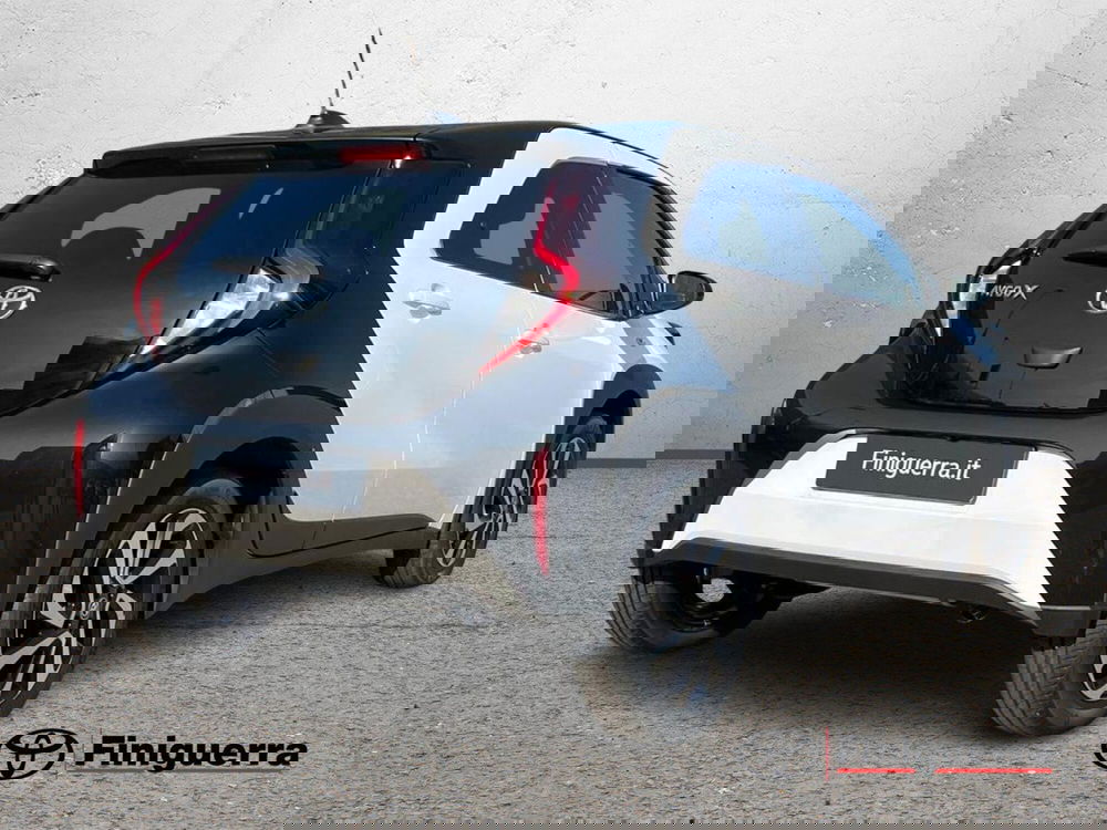 Toyota Aygo X nuova a Lecco (4)