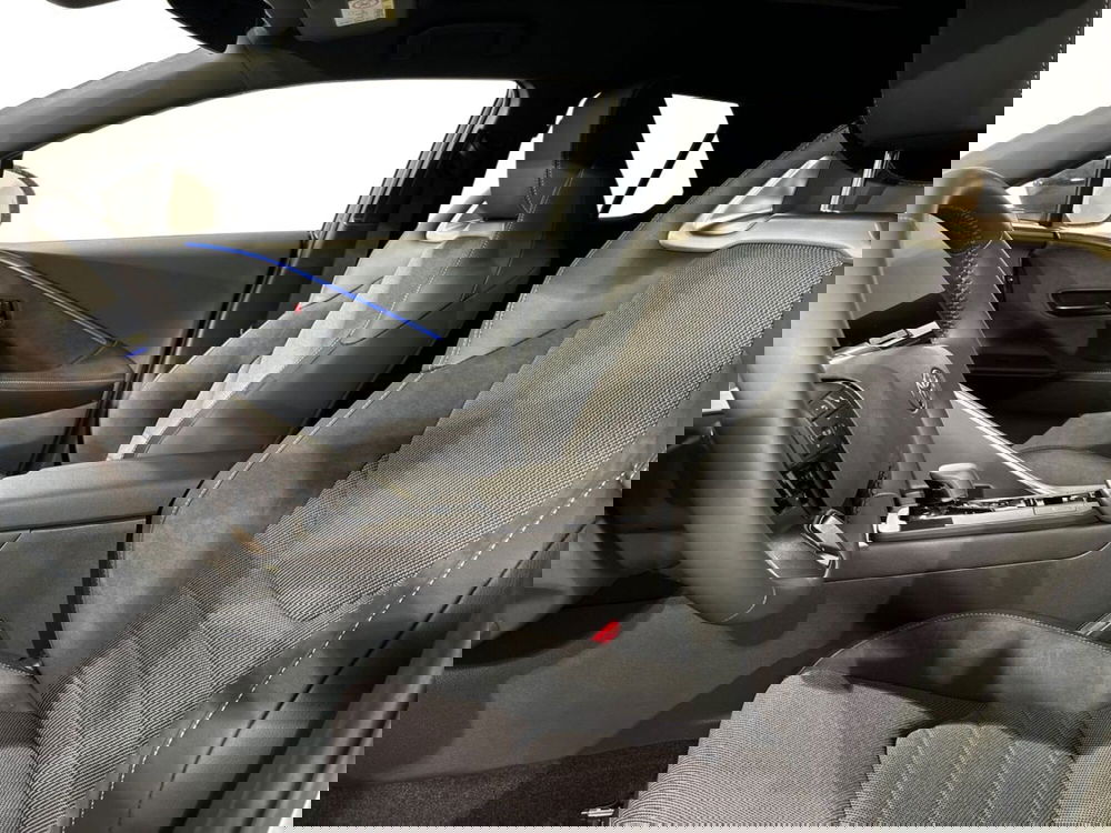 Toyota Toyota C-HR nuova a Lecco (15)