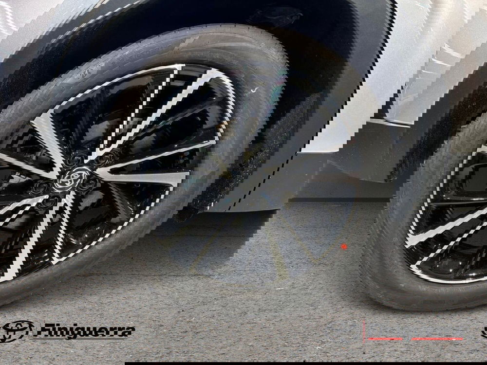 Toyota Toyota C-HR nuova a Lecco (7)