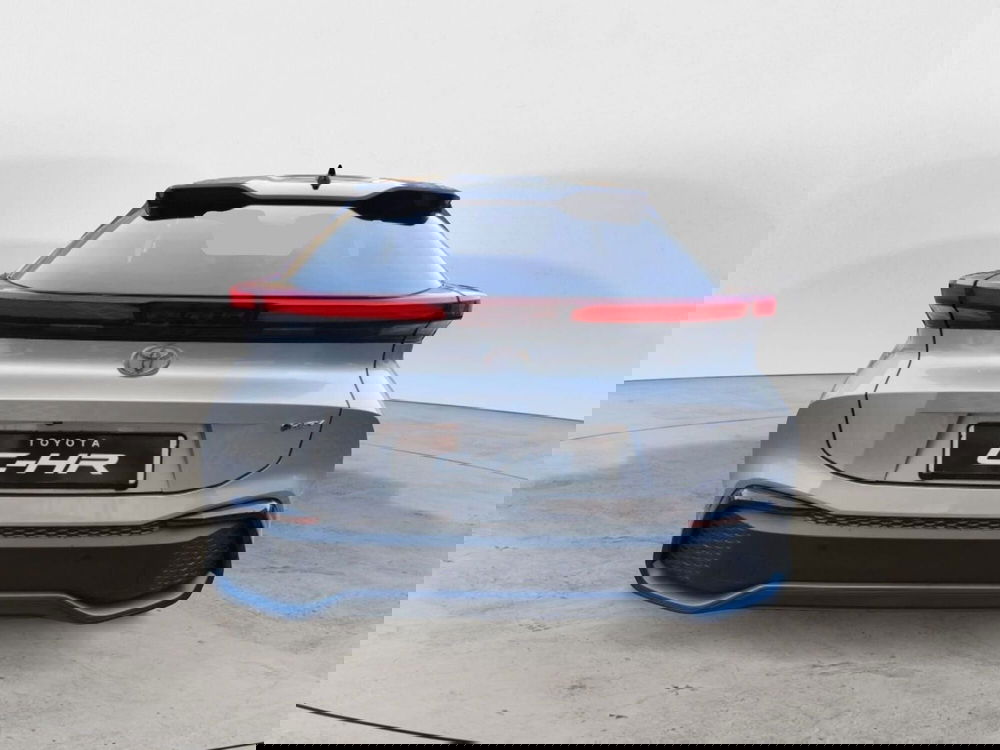 Toyota Toyota C-HR nuova a Lecco (5)