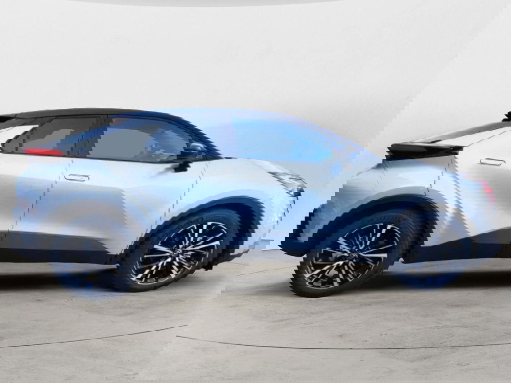 Toyota Toyota C-HR nuova a Lecco (6)