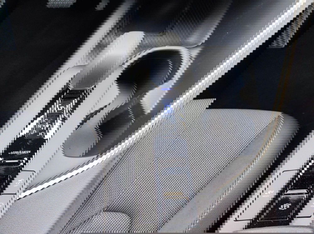 Toyota Toyota C-HR nuova a Lecco (8)