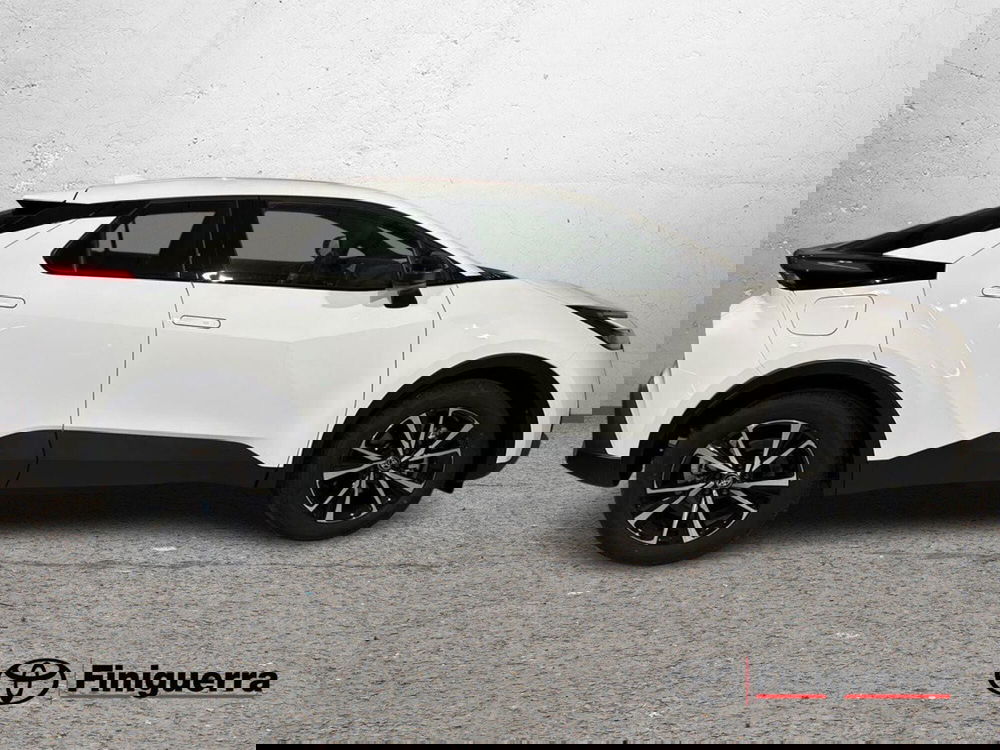 Toyota Toyota C-HR nuova a Lecco (5)