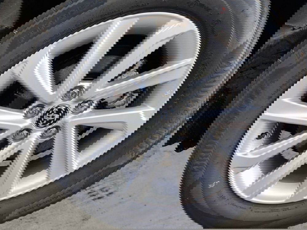 Toyota Toyota C-HR nuova a Lecco (3)