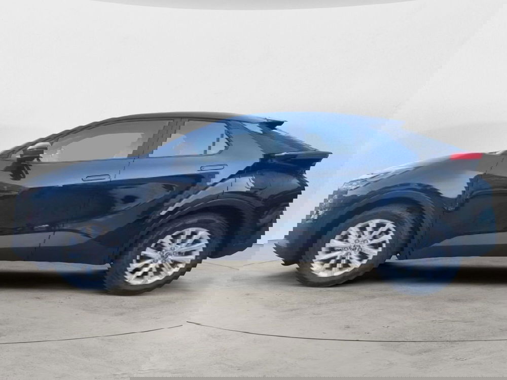 Toyota Toyota C-HR nuova a Lecco (4)